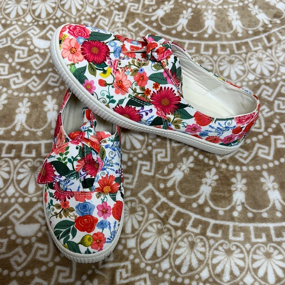 Comfortview Vibrant Floral Garden Daisy Rose Print Loafers
